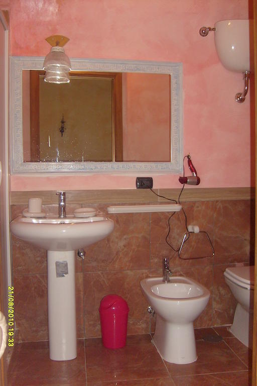 B&B Carolina Plebiscito R. Νάπολη Δωμάτιο φωτογραφία